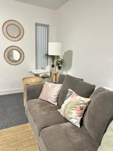 Bright & Stylish 2 bed Flat, Great Location