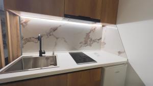 Aliona Santorini Drymades, Dhermi