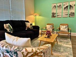 Well-Equipped 2BR Unit with Parking - GBay 301