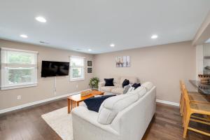 Cozy Full Home with Parking, 10min Walk to Bridge St