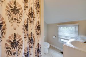 Cozy Full Home with Parking, 10min Walk to Bridge St