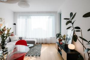 Cozy and Sunny Apartment with free parking Sky Park