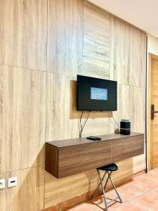 Beautiful apartment with pool and sea horizon view