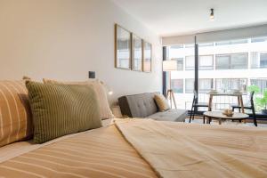 Chic Studio Retreat For 3 In Vibrant Las Condes