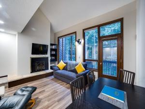 Snowater Condo Story Condo - Sleeps 4 - Close to Community Amenities