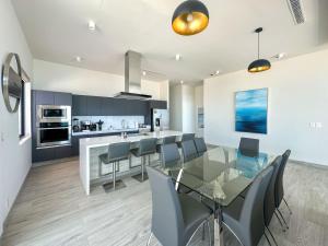 Waves & Views Luxury 3BR Oceanfront Condo