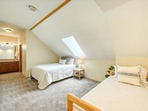 1-Bedroom plus Loft at The Pines with Forest Views, No Cleaning Fees, Kids Ski Free condo