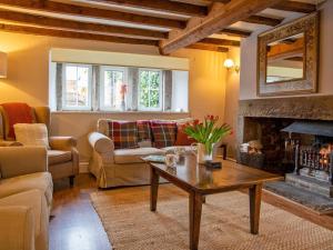 3 Bed in Hartington 90125