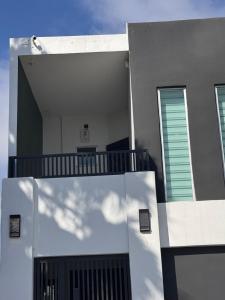 Luxurious & Modern House