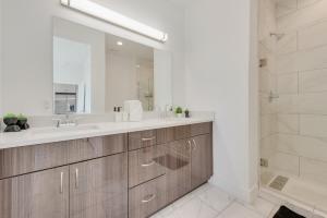 Twin Metroview Apartments I King Bed I FreeParking