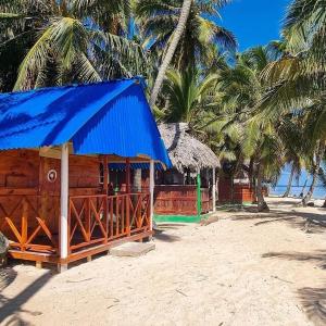 Cabañas frente al mar Isla de Guna Yala Aroma