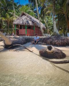 Cabañas frente al mar Isla de Guna Yala Aroma