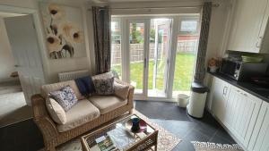 Comfortable 5-Guests Abode - In Quiet Village