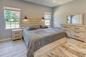 2 Mi to Marina & Lake Cumberland! Newly Built Home