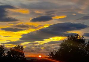 ICELAND SJF Villa, Hot tub & Outdoor Sauna Amazing Mountains and City View Over Reykjavík