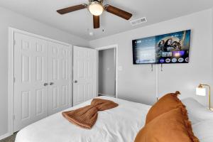 The Sunset Suite 3Bd 2Bath Att Garage Pvt Yard