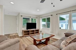 Entire house in Avondale, walking distance to shops and restaurants