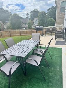 4 Bedrooms Private Backyard Smoke Room Garden Tub