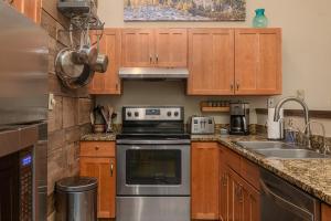 Lulu 6P Liftside Condo Walk to Gondola 2Bd plus Loft, 2Ba, Sleeps 6