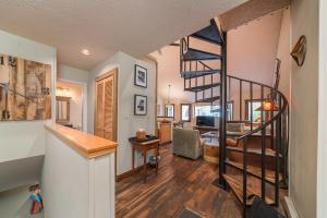 Lulu 6P Liftside Condo Walk to Gondola 2Bd plus Loft, 2Ba, Sleeps 6