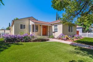 Stylish 3BR Getaway plus Pool