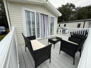 LuxeHaven at Tattershall Lakes Park with Hot Tub