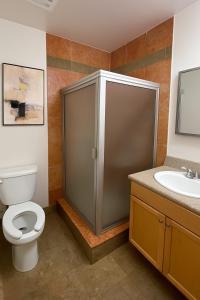 Modern Comfort near Universal