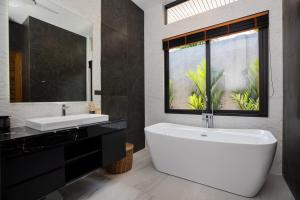 Andaman Paradise 2 Luxury 4 Bedrooms Pool Villa