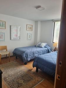 Habitación de lujo sobre el mar