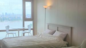 1minute walk from Ma-po Station, fullscreen view of the Han River