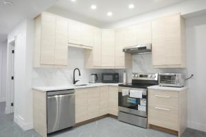 Private Room in Walkout Suite Near Foothills Hospital & UCalgary