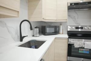 Private Room in Walkout Suite Near Foothills Hospital & UCalgary
