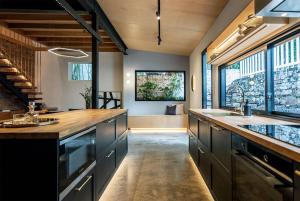 Luxury Historic Landmark Holdgates Cottage