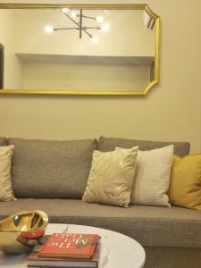 Your Stylish City Escape in Park Mckinley West with Breathtaking Views