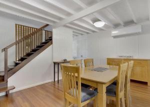 Dreamtime 5 Ward St Hat Head -No Sheets or Towels provided