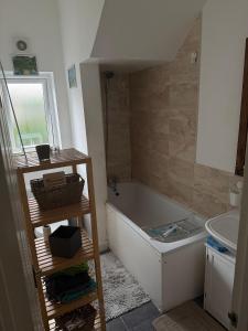 Charming 1-Bedroom Flat with Garden near Stratford & Olympic Park