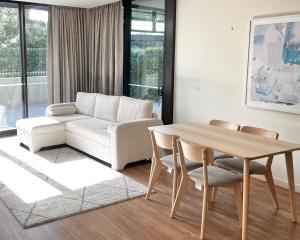 Luxury 2BR Docklands Bright&Modern Covered Parking