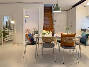 Hongdae Hapjeong 3BR Apartment for 4 to 8 People