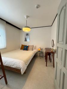 Hongdae Hapjeong 3BR Apartment for 4 to 8 People
