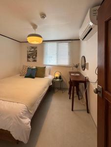 Hongdae Hapjeong 3BR Apartment for 4 to 8 People