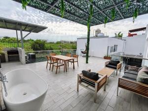 Private house with two pools for up to 25 people