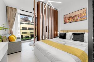 Waves - Cozy & Modern JVC Escape With Pool & Gym Access