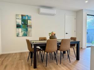 Aalto Retreat 2 - Chic Modern Close to Everything