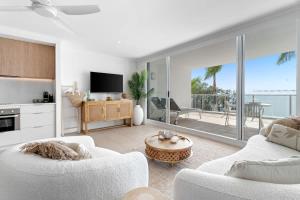 Executive Waterfront Apartment - Palms at The Pier