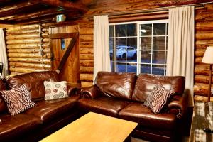 Log Cabin at Rainier Lodge (0.4 miles from entrance)