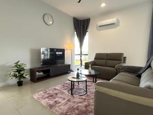 Corner House BBR fit 1-14 Pax near Setia Alam SCCC