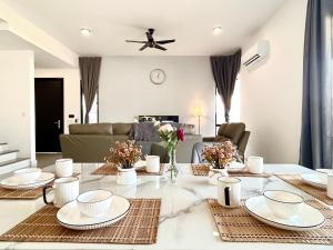 Corner House BBR fit 1-14 Pax near Setia Alam SCCC