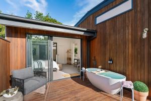 Hiraeth - Pool Spa Beach & Village