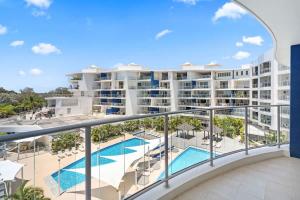Pool View Paradise - Waterfront Resort