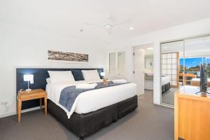 Pool View Paradise - Waterfront Resort